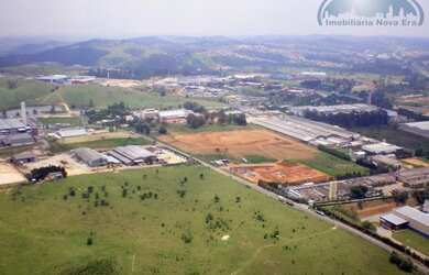Imagem: O terreno possui 8300m² de Área e está localizado em Vista