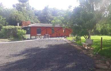 Imagem: A chácara possui 1500m² de Área, Churrasqueira e Piscina