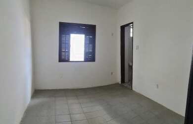 Imagem 5: Casa 2/4 Barbalho. 80m² de Área, 2 Banheirose2 Dormitórios