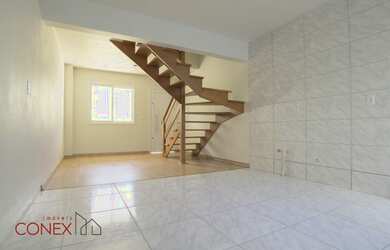 Imagem: A casa possui 2 Dormitórios, 2 Banheiros, 1 Vaga na garagem