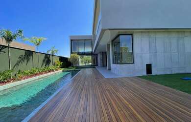 Imagem: A casa em condomínio possui 3 Dormitórios, 5 Banheiros, 4