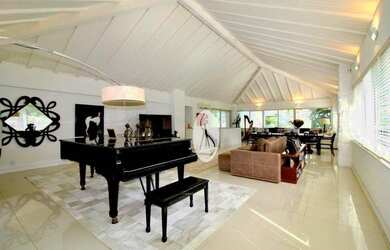 Imagem: A casa em condomínio possui 4 Dormitórios, 5 Banheiros, 4