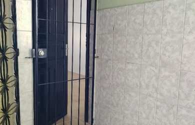 Imagem: O apartamento possui 3 Dormitórios, 1 Banheiro, 1 Vaga na garagem