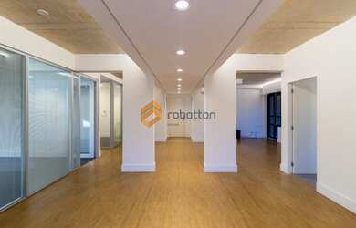 Imagem: O depósito possui 5 Vagas na garagem, 222m² de Área e está