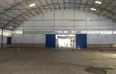 Imagem: O depósito possui 5 Vagas na garagem e 5000m² de Área e está