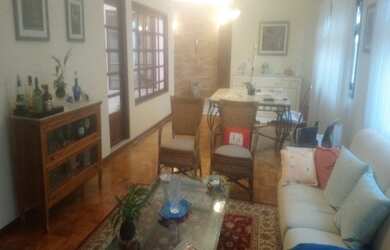 Imagem: A casa possui 3 Dormitórios, 4 Banheiros, 3 Vagas na garagem