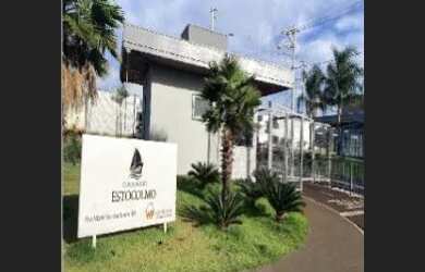 Imagem: A casa possui 1 Dormitório, 1 Banheiro, 1 Vaga na garagem