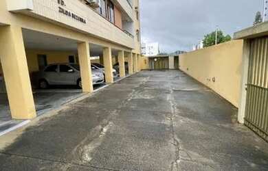 Imagem: O apartamento possui 1 Dormitório, 1 Banheiro e 1 Vaga na garagem