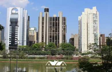 Imagem: O depósito possui 4 Vagas na garagem, 308m² de Área e está