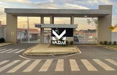 Imagem: A casa possui 2 Dormitórios, 1 Banheiro, 1 Vaga na garagem