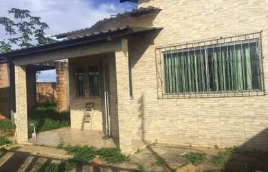 Imagem: A casa possui 2 Dormitórios, 1 Banheiro, 1 Vaga na garagem