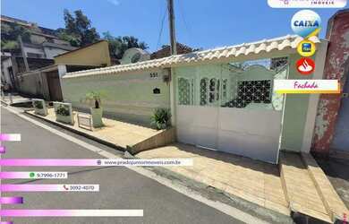 Imagem: A casa possui 4 Dormitórios, 3 Banheiros, 4 Vagas na garagem