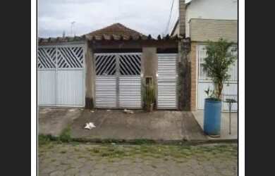 Imagem: A casa possui 2 Dormitórios, 1 Banheiro, 1 Vaga na garagem