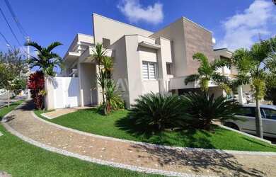 Imagem: A casa em condomínio possui 3 Dormitórios, 4 Banheiros, 4