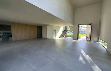 Imagem: A casa em condomínio possui 5 Dormitórios, 5 Banheiros, 5