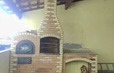 Imagem: A casa possui 2 Dormitórios, 2 Banheiros, 1 Vaga na garagem