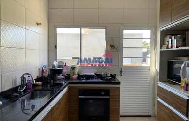 Imagem: A casa possui 2 Dormitórios, 1 Banheiro, 2 Vagas na garagem