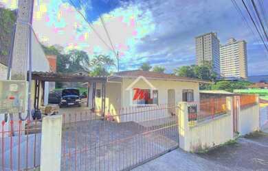 Imagem: A casa possui 3 Dormitórios, 2 Banheiros, 2 Vagas na garagem