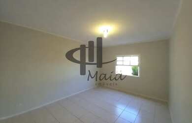 Imagem: A casa possui 1 Dormitório, 1 Banheiro, 1 Vaga na garagem