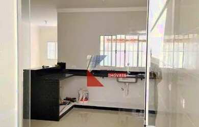 Imagem: A casa possui 2 Dormitórios, 2 Banheiros, 3 Vagas na garagem