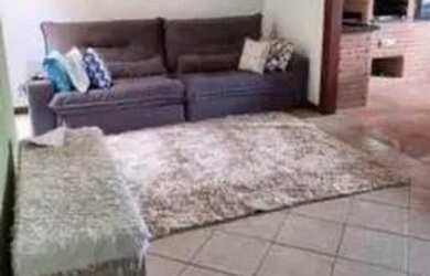 Imagem: A casa possui 2 Dormitórios, 1 Banheiro, 2 Vagas na garagem