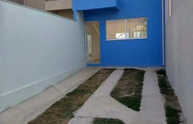 Imagem: A casa possui 2 Dormitórios, 1 Banheiro, 2 Vagas na garagem