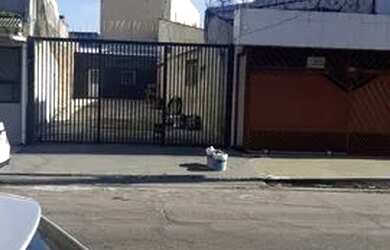 Imagem: O depósito possui 2 Vagas na garagem, 30m² de Área e está