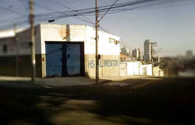 Imagem: O depósito possui 2 Vagas na garagem, 212m² de Área e está