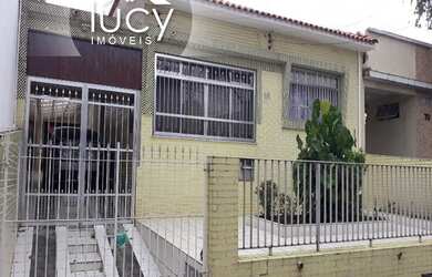 Imagem: A casa possui 5 Dormitórios, 4 Banheiros, 4 Vagas na garagem