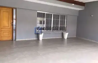 Imagem: A casa possui 5 Dormitórios, 3 Banheiros, 3 Vagas na garagem