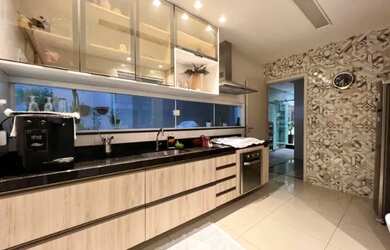 Imagem: A casa em condomínio possui 4 Dormitórios, 5 Banheiros, 3