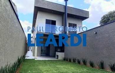 Imagem: A casa possui 3 Dormitórios, 4 Banheiros, 2 Vagas na garagem