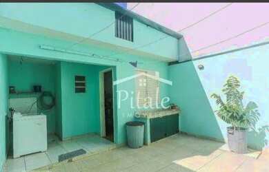 Imagem: A casa possui 3 Dormitórios, 4 Banheiros, 2 Vagas na garagem