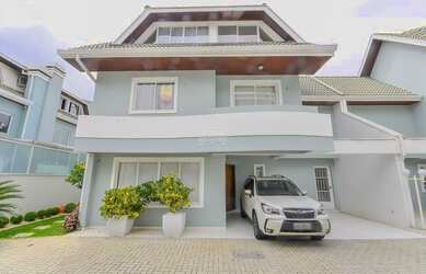 Imagem: A casa em condomínio possui 4 Dormitórios, 2 Banheiros, 2