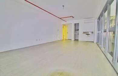 Imagem: O depósito possui 1 Vaga na garagem, 42m² de Área e está