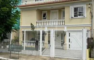 Imagem: A casa possui 4 Dormitórios, 4 Banheiros, 3 Vagas na garagem