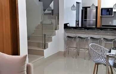 Imagem: A casa possui 3 Dormitórios, 2 Banheiros, 2 Vagas na garagem