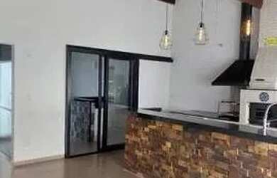 Imagem: A casa possui 3 Dormitórios, 1 Banheiro, 3 Vagas na garagem