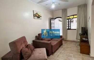 Imagem: A casa possui 2 Dormitórios, 2 Banheiros, 4 Vagas na garagem