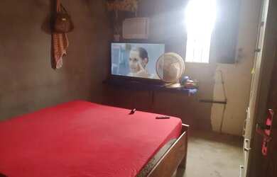 Imagem: A casa possui 3 Dormitórios, 1 Banheiro, 1 Vaga na garagem