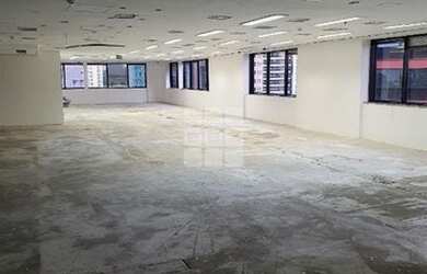 Imagem: O depósito possui 5 Vagas na garagem, 291m² de Área e está