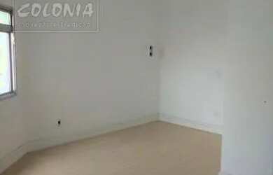 Imagem: O apartamento possui 3 Dormitórios, 1 Banheiro, 3 Vagas na