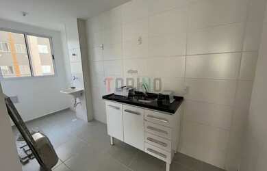 Imagem: O apartamento possui 2 Dormitórios, 1 Banheiro, 1 Vaga na garagem