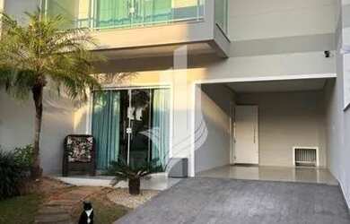 Imagem: A casa possui 3 Dormitórios, 4 Banheiros, 2 Vagas na garagem