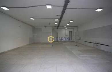 Imagem: O depósito para alugar possui 2 Vagas na garagem e 86m² de