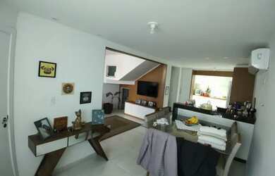 Imagem: A casa possui 3 Dormitórios, 3 Banheiros, 1 Vaga na garagem