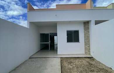 Imagem: A casa possui 2 Dormitórios, 1 Banheiro, 2 Vagas na garagem