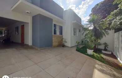 Imagem: A casa possui 5 Dormitórios, 4 Banheiros, 4 Vagas na garagem