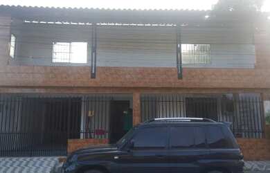 Imagem: A casa possui 2 Dormitórios, 2 Banheiros, 3 Vagas na garagem