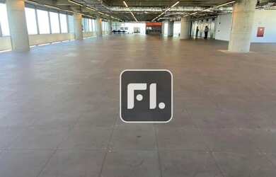 Imagem: O depósito possui 5 Vagas na garagem, 870m² de Área e está